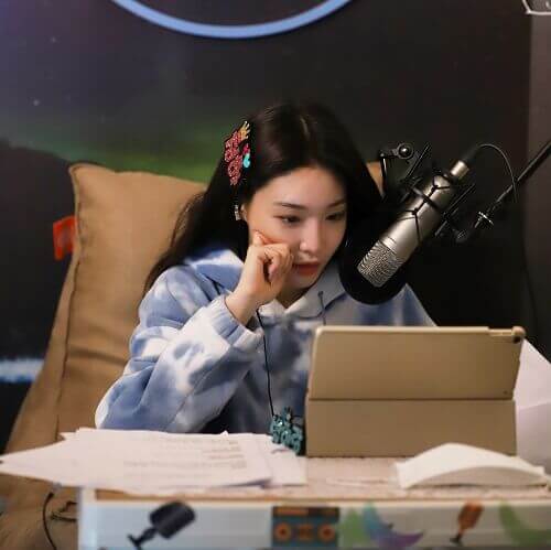 CHUNG HA 2021 Lyrics & Profile